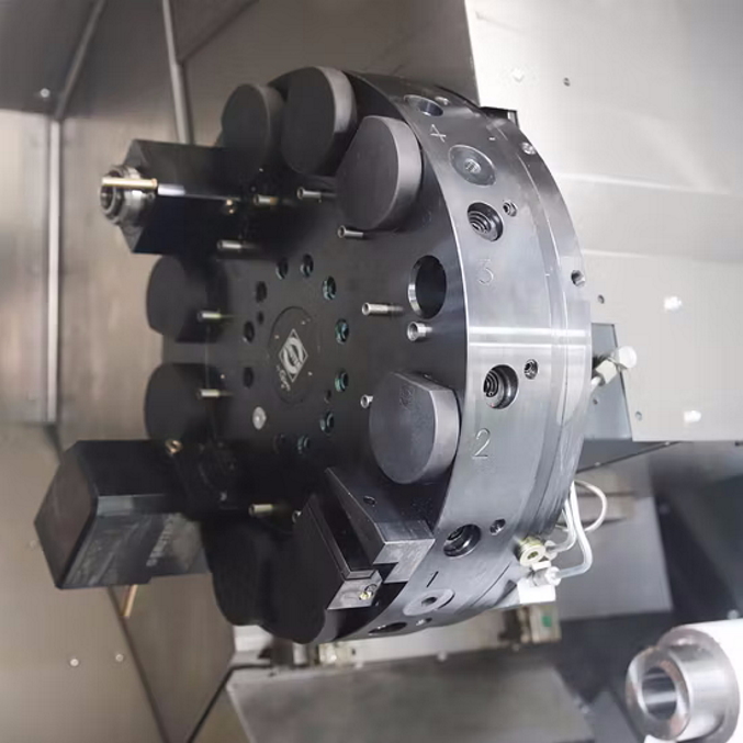 Револьверная голова SAUTER (Германия) с приводным инструментом